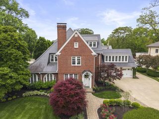1875 Roxbury Road, Upper Arlington, OH 43212