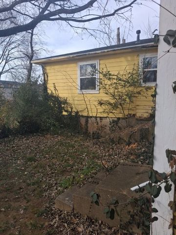 205 NW G Street, Bentonville, AR 72712