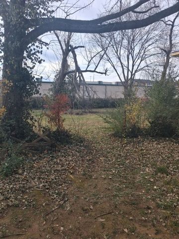 205 NW G Street, Bentonville, AR 72712