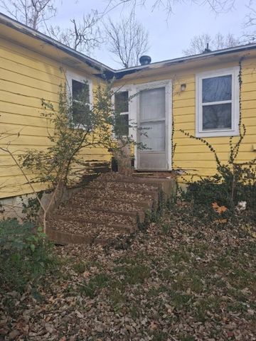 205 NW G Street, Bentonville, AR 72712