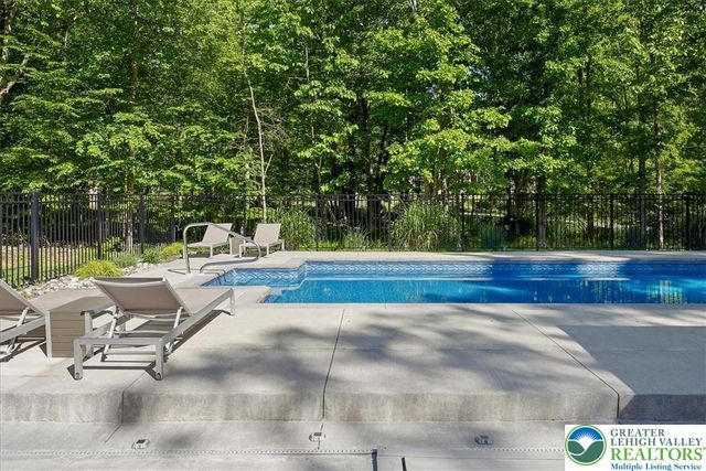502 San Marco Court, Price Twp, PA 18332