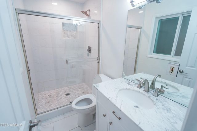 8608 E Highland Avenue, Scottsdale, AZ 85251