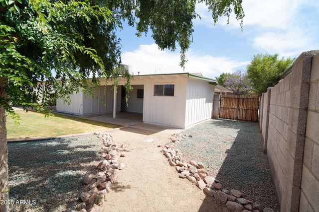 8608 E Highland Avenue, Scottsdale, AZ 85251