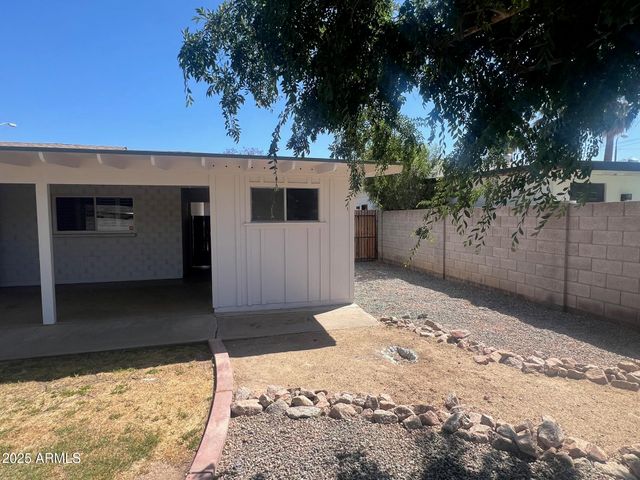 8608 E Highland Avenue, Scottsdale, AZ 85251