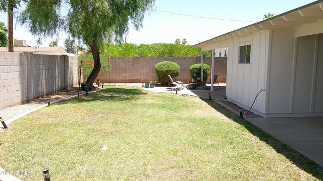 8608 E Highland Avenue, Scottsdale, AZ 85251