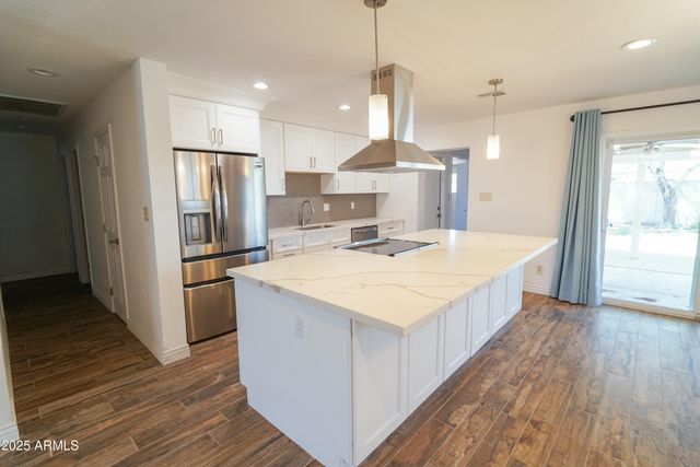 8608 E Highland Avenue, Scottsdale, AZ 85251