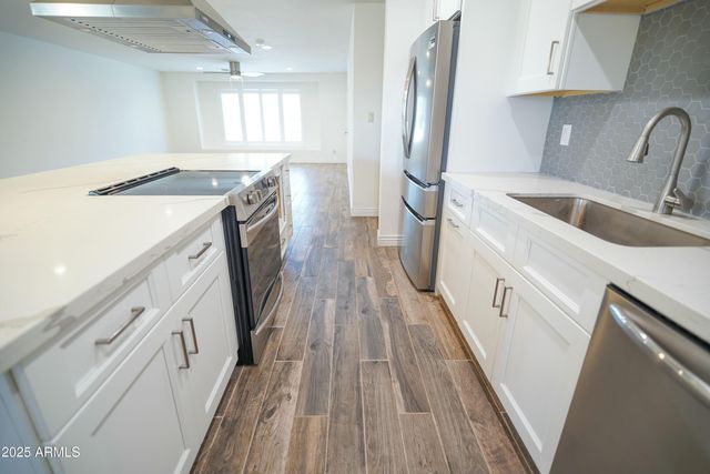 8608 E Highland Avenue, Scottsdale, AZ 85251
