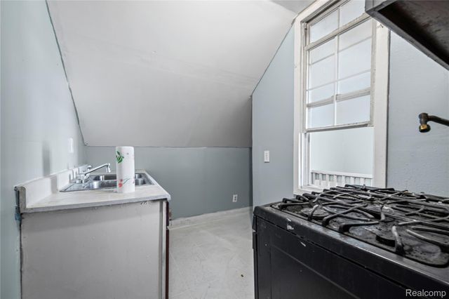 2657 Botsford Street, Hamtramck, MI 48212