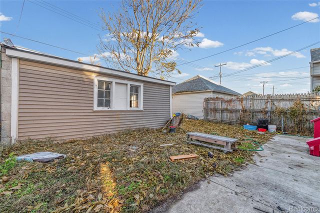 2657 Botsford Street, Hamtramck, MI 48212