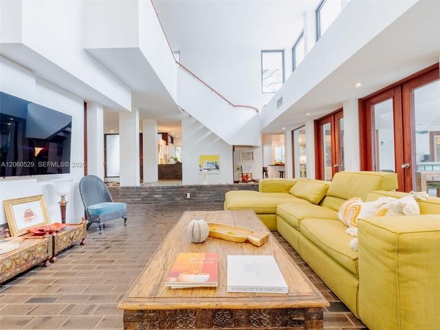 2250 NE 201st St 0, Miami, FL 33180