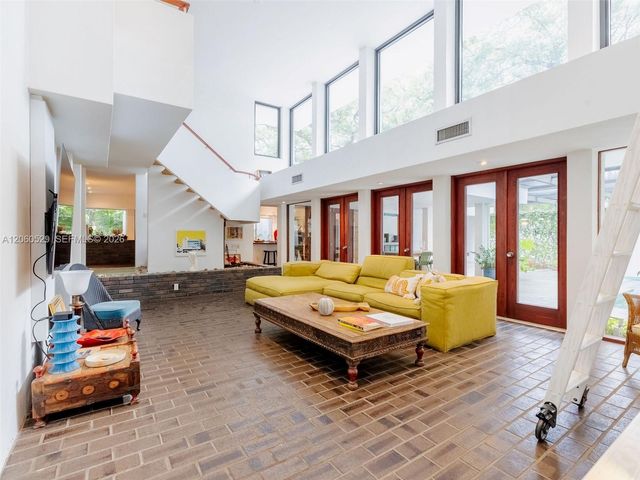 2250 NE 201st St 0, Miami, FL 33180