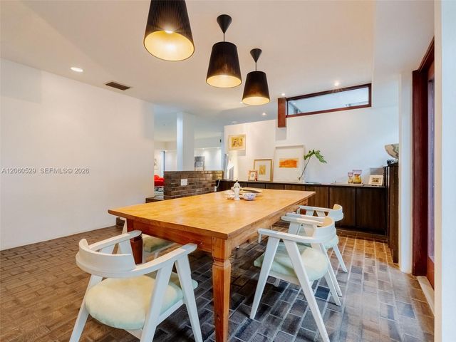 2250 NE 201st St 0, Miami, FL 33180