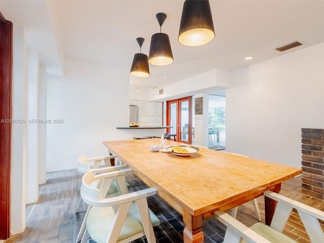 2250 NE 201st St 0, Miami, FL 33180