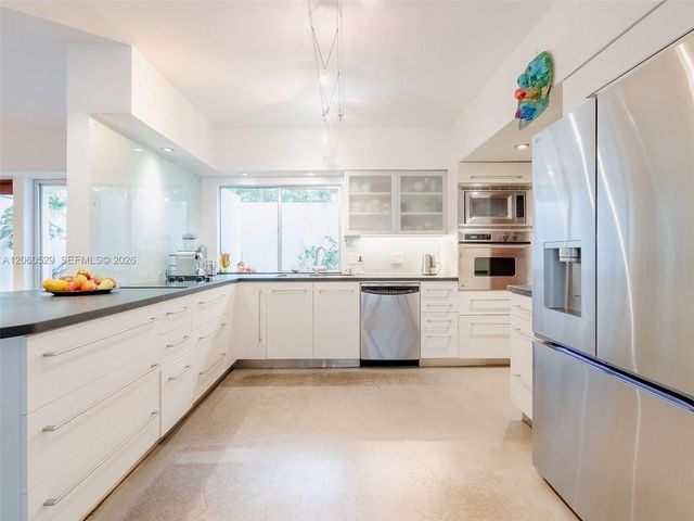 2250 NE 201st St 0, Miami, FL 33180