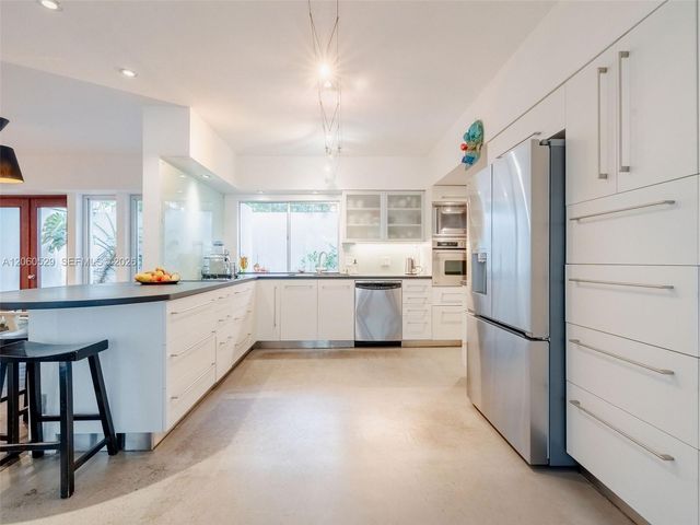 2250 NE 201st St 0, Miami, FL 33180