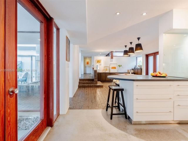 2250 NE 201st St 0, Miami, FL 33180