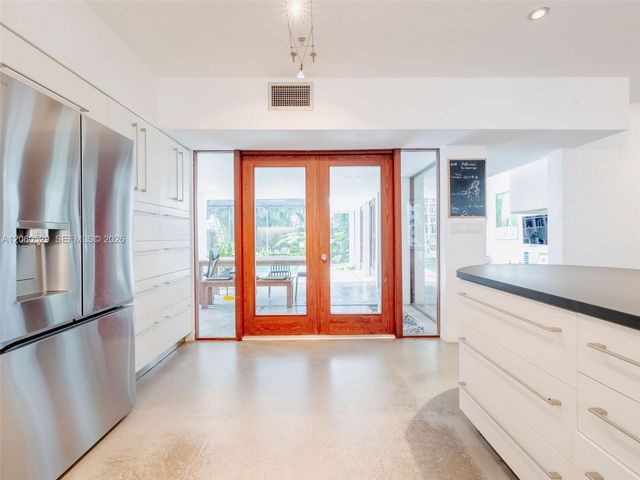 2250 NE 201st St 0, Miami, FL 33180