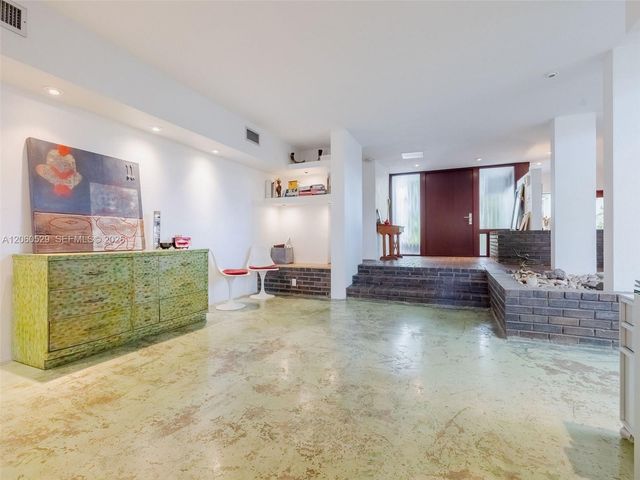 2250 NE 201st St 0, Miami, FL 33180