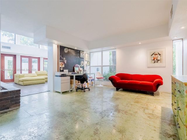 2250 NE 201st St 0, Miami, FL 33180
