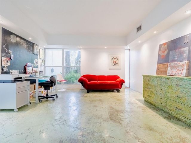 2250 NE 201st St 0, Miami, FL 33180