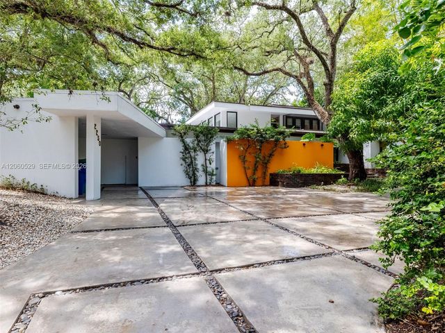 2250 NE 201st St 0, Miami, FL 33180