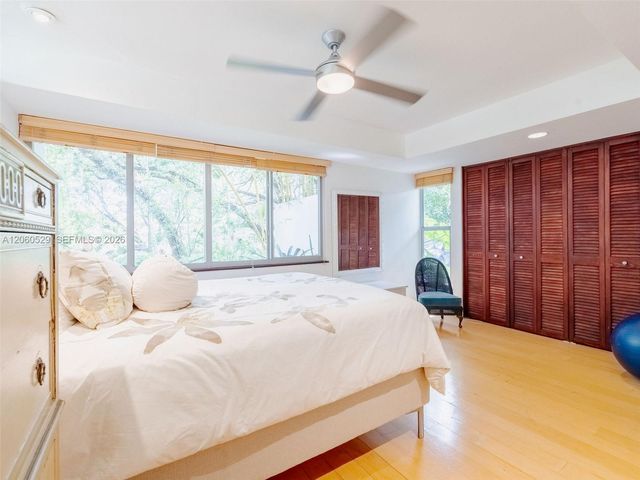 2250 NE 201st St 0, Miami, FL 33180