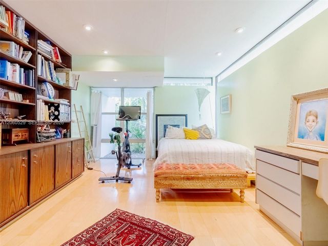 2250 NE 201st St 0, Miami, FL 33180