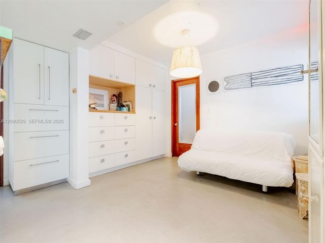 2250 NE 201st St 0, Miami, FL 33180