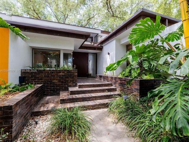 2250 NE 201st St 0, Miami, FL 33180