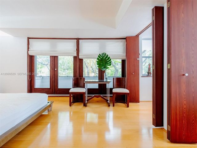 2250 NE 201st St 0, Miami, FL 33180