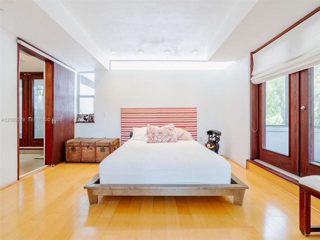 2250 NE 201st St 0, Miami, FL 33180