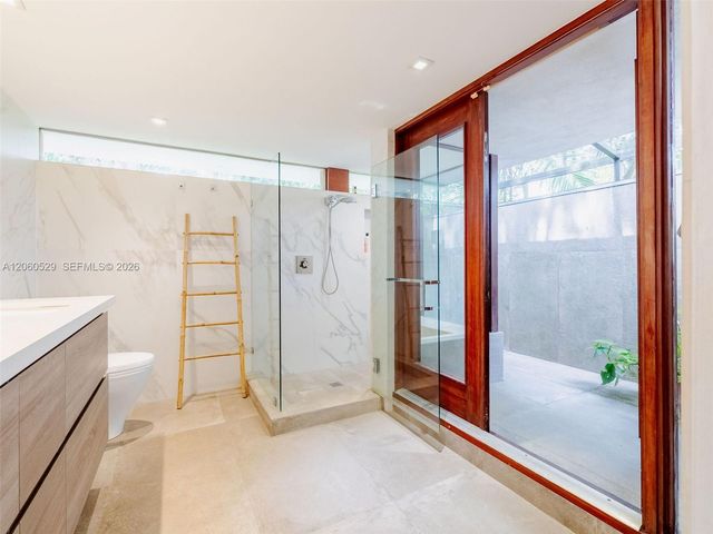 2250 NE 201st St 0, Miami, FL 33180