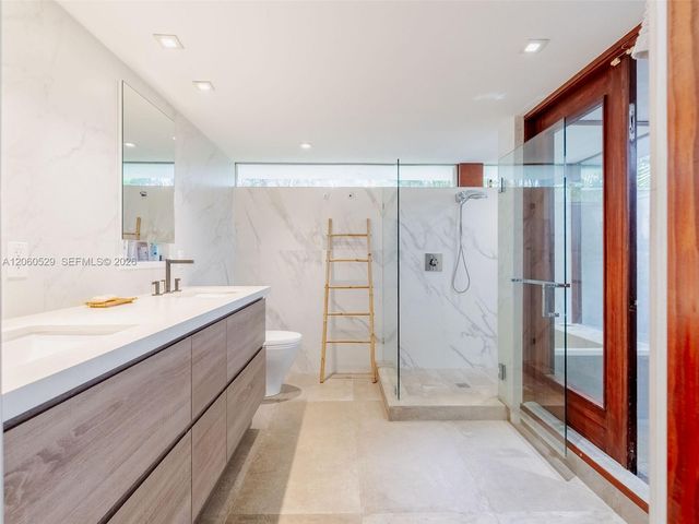 2250 NE 201st St 0, Miami, FL 33180
