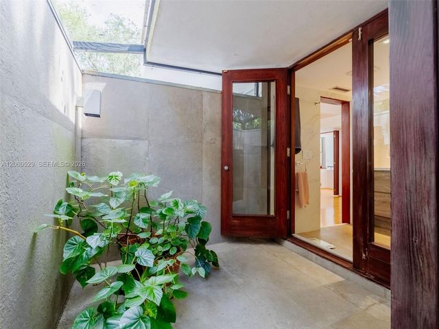 2250 NE 201st St 0, Miami, FL 33180