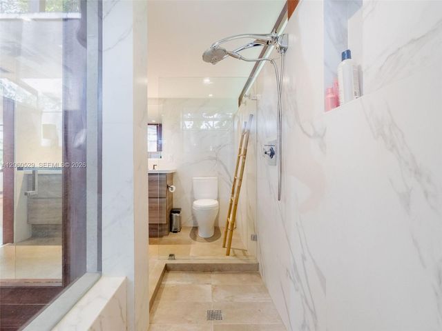 2250 NE 201st St 0, Miami, FL 33180