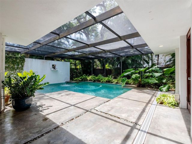 2250 NE 201st St 0, Miami, FL 33180