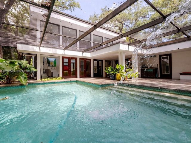 2250 NE 201st St 0, Miami, FL 33180