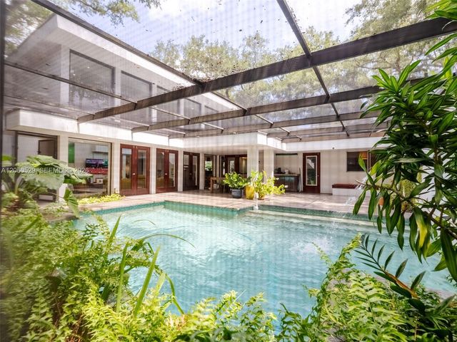2250 NE 201st St 0, Miami, FL 33180