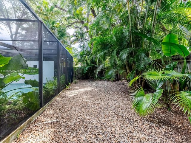 2250 NE 201st St 0, Miami, FL 33180