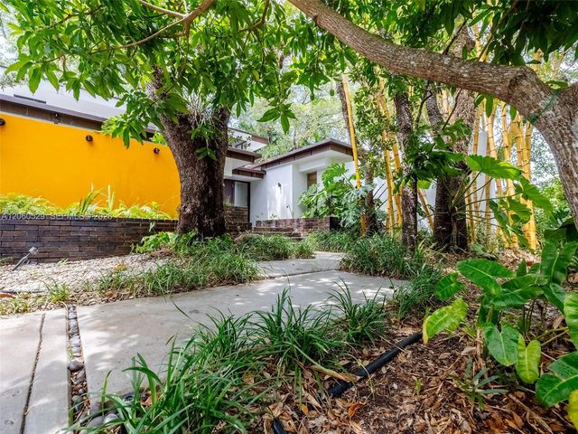 2250 NE 201st St 0, Miami, FL 33180