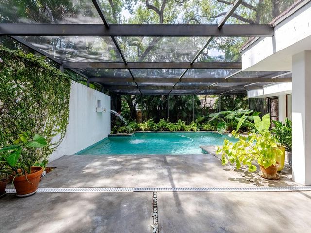 2250 NE 201st St 0, Miami, FL 33180