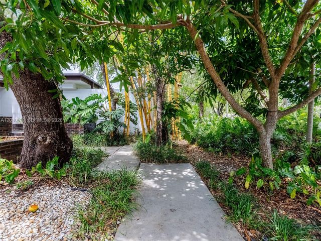 2250 NE 201st St 0, Miami, FL 33180