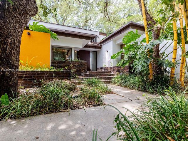 2250 NE 201st St 0, Miami, FL 33180