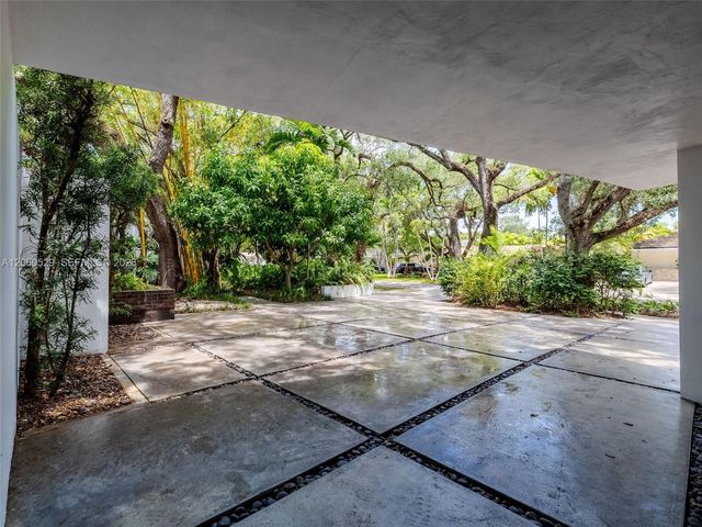 2250 NE 201st St 0, Miami, FL 33180