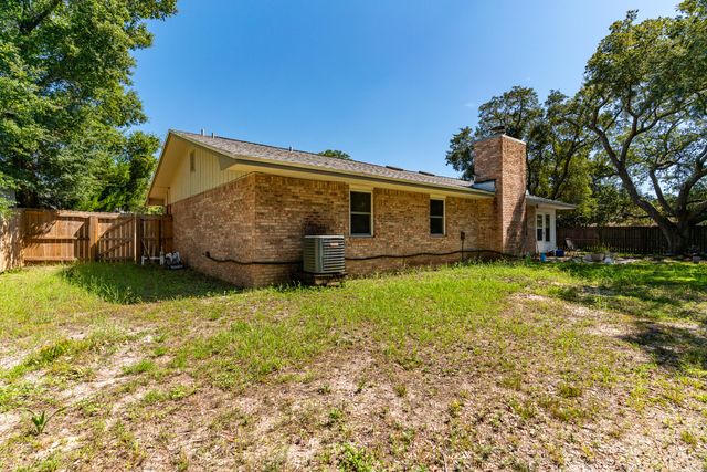 822 Laurel Drive, Fort Walton Beach, FL 32547