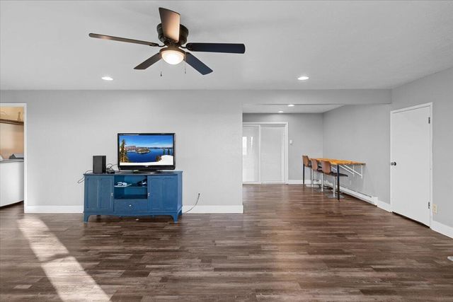 5942 Foothill Road, Central Point, OR 97502