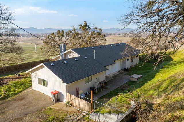 5942 Foothill Road, Central Point, OR 97502