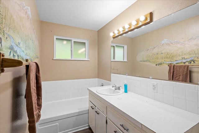 5942 Foothill Road, Central Point, OR 97502