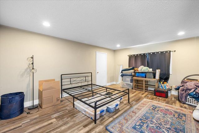 5942 Foothill Road, Central Point, OR 97502