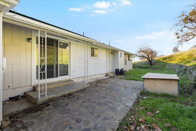 5942 Foothill Road, Central Point, OR 97502